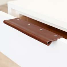 Kantengriffe KENT für Stirnkanten und Spiegel Kantengriffe KENT aus Leder